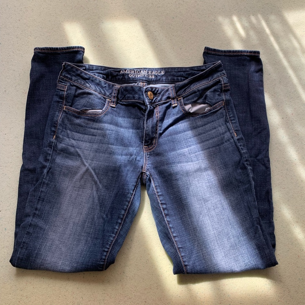 Dark wash AEO jeggings